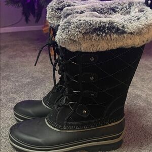Khombu Black and Gray Fur-Lined Winter Boots